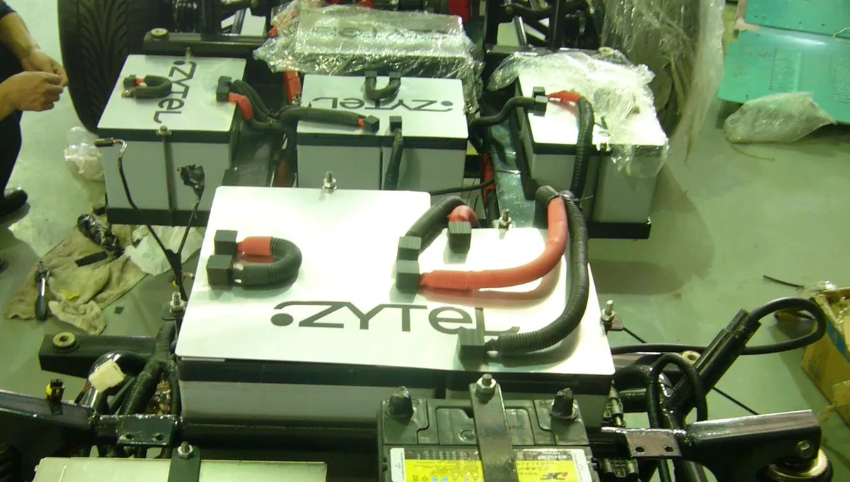 Packs de baterías con BMS diseñados por Zytel, con el logotipo de Zytel